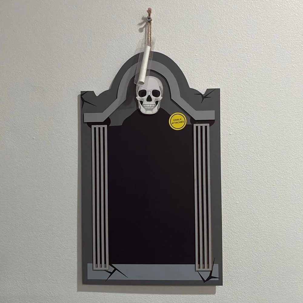 NWT- Skull- Tombstone/Crypt 🪦Design Wooden Hanging Chalkboard w/ Chalk